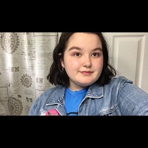 Meet your Posher, Claudia